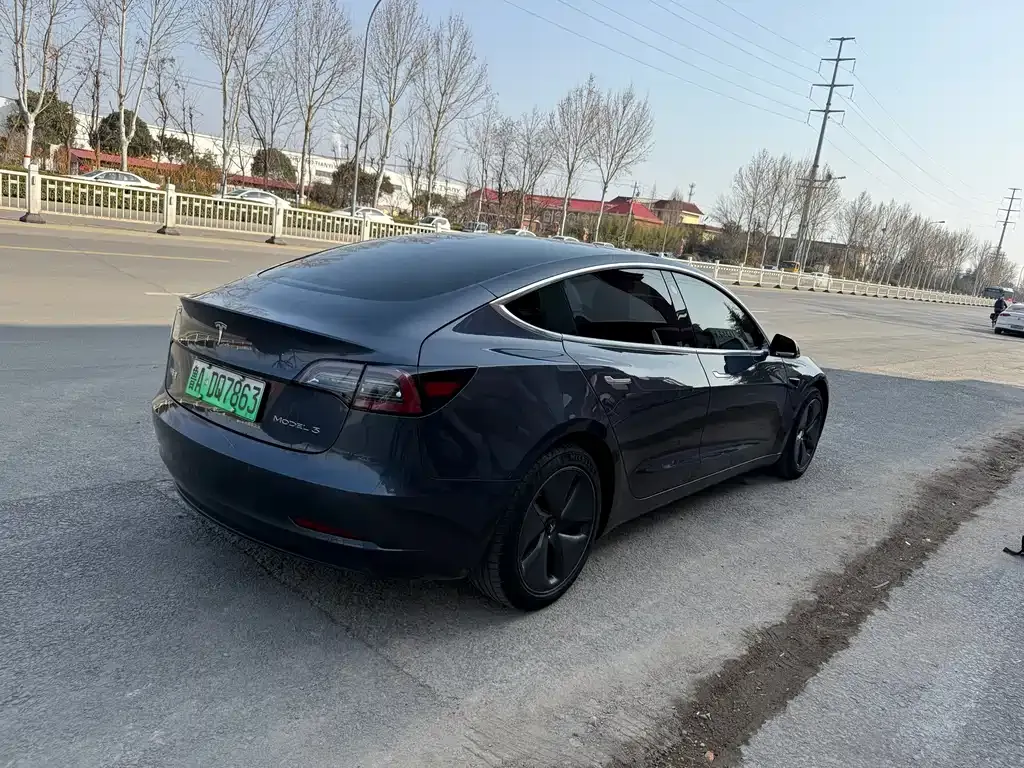 Tesla Model 3 — фото 9