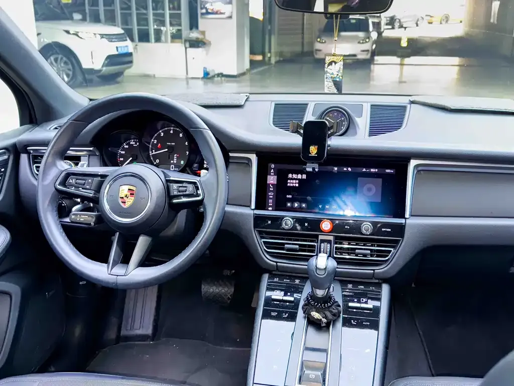 Porsche Macan — фото 9