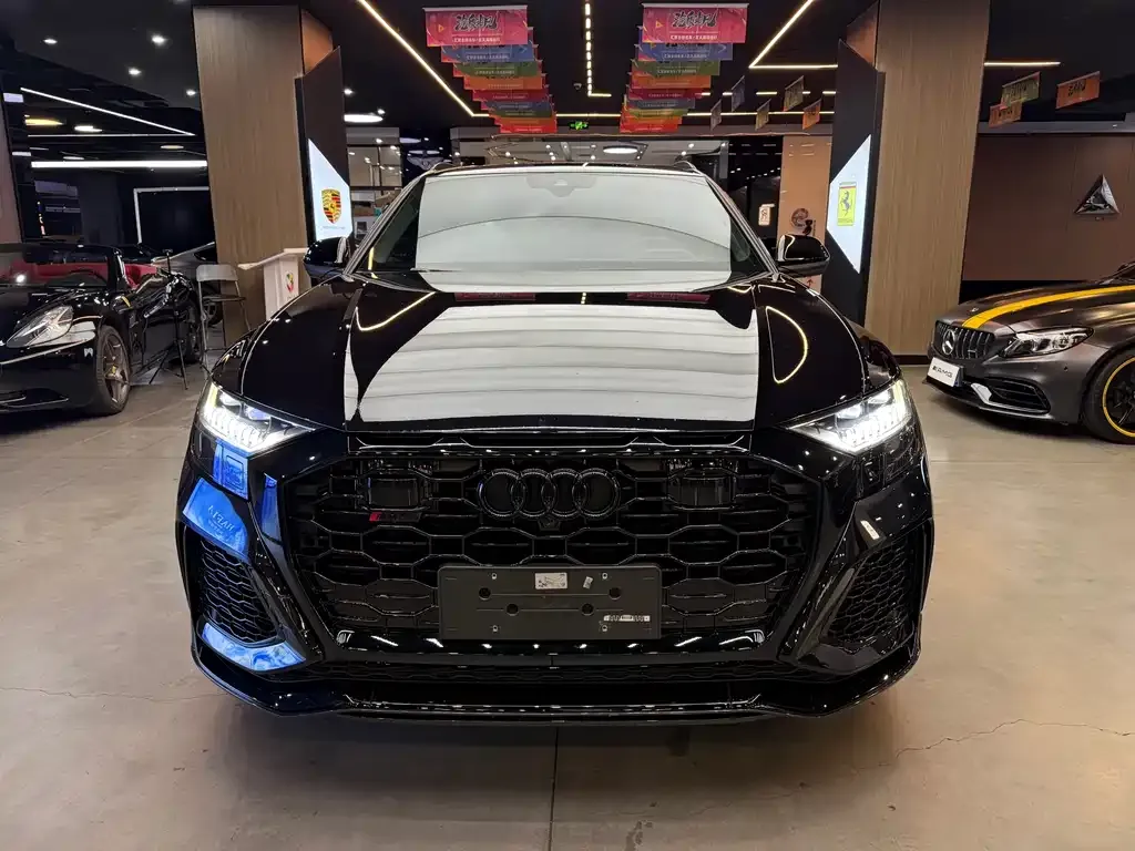 Audi RS Q8 — фото 5