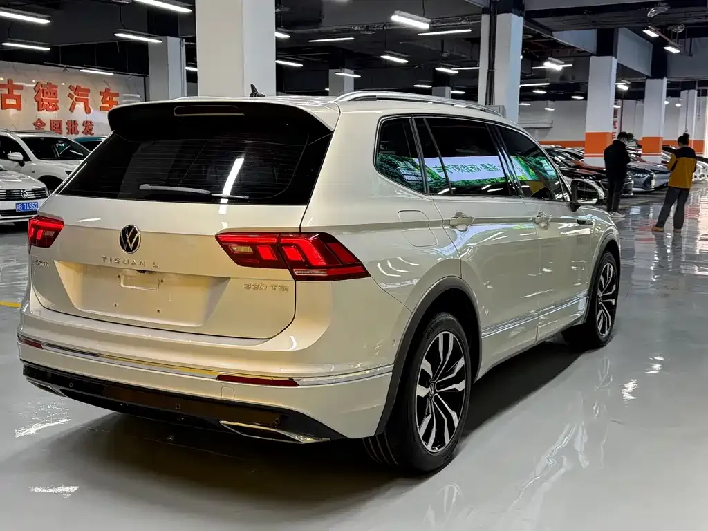 Volkswagen Tiguan L — фото 3