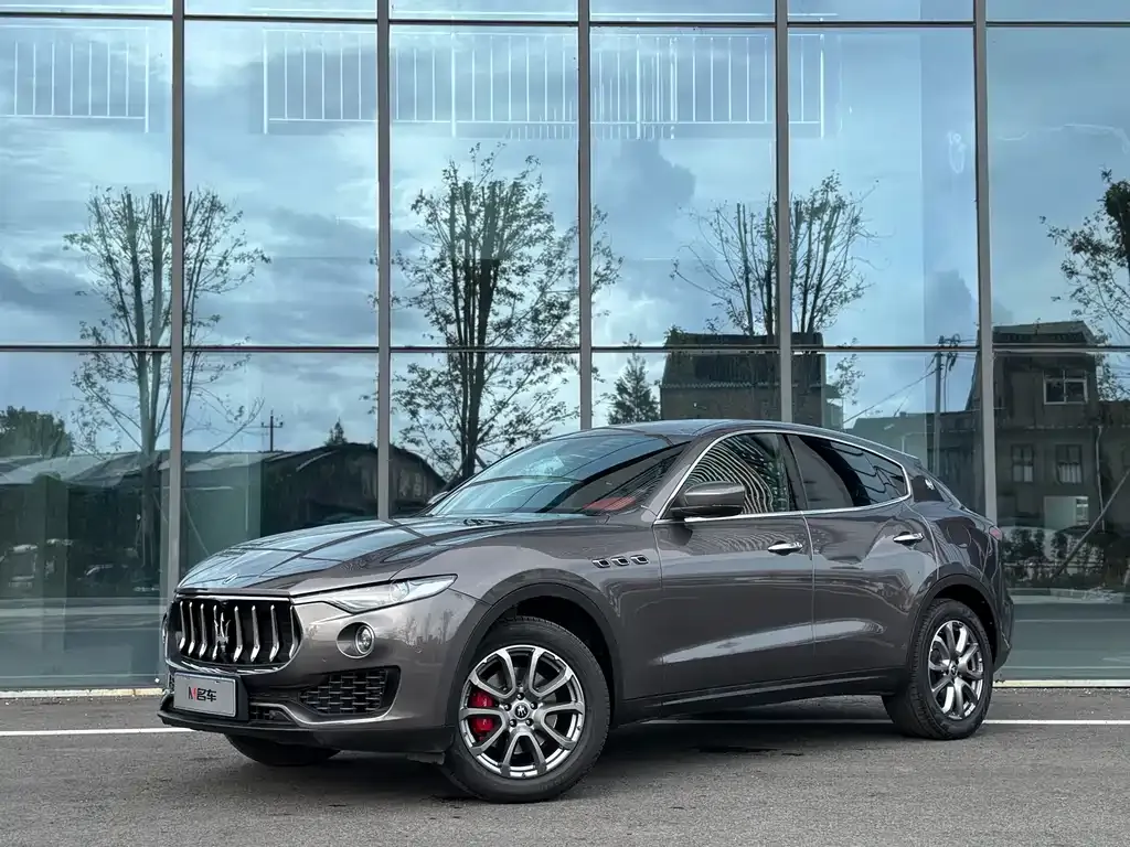 Maserati Levante — фото 1