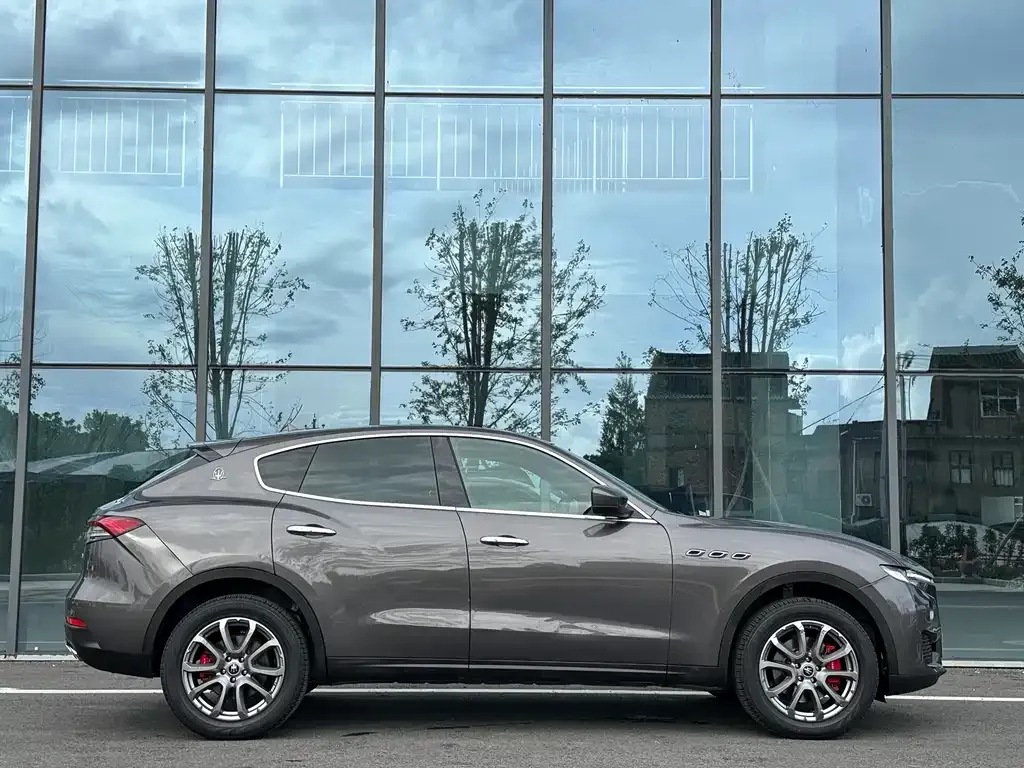 Maserati Levante — фото 8