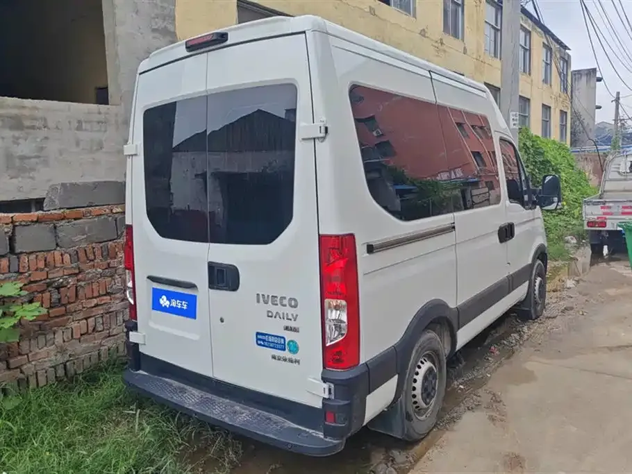 IVECO Ousheng — фото 7