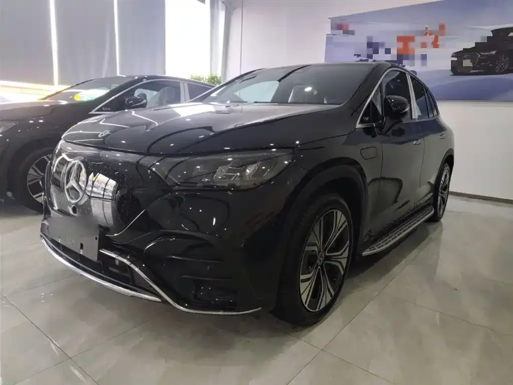 Mercedes-Benz EQE SUV — фото 1