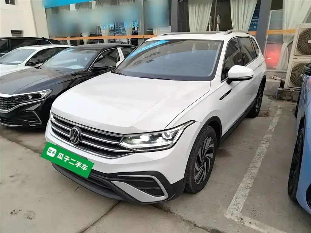Volkswagen Tiguan L — фото 10