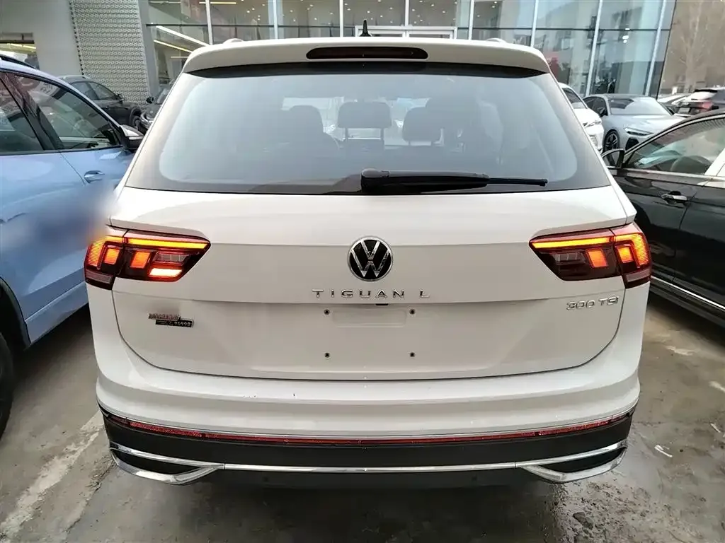 Volkswagen Tiguan L — фото 5