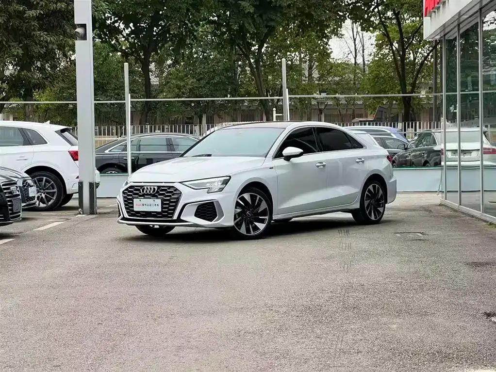 Audi A3 — фото 1