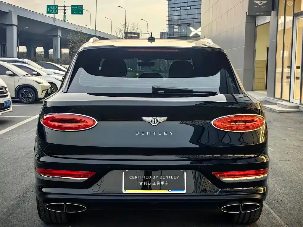 Bentley Bentayga — фото 9