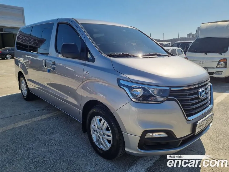 Hyundai Starex — фото 1