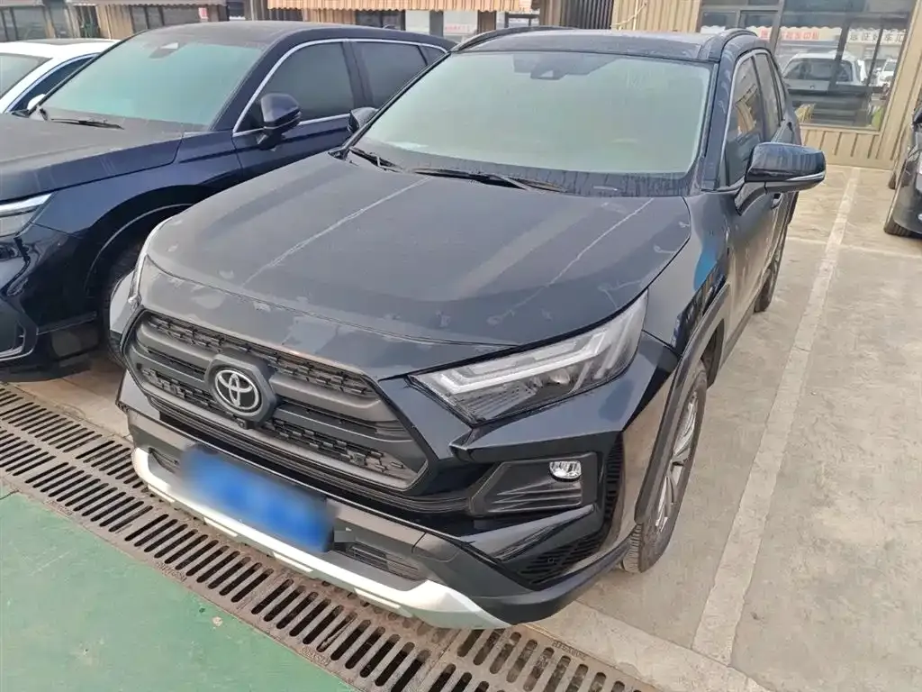 Toyota RAV4 — фото 1