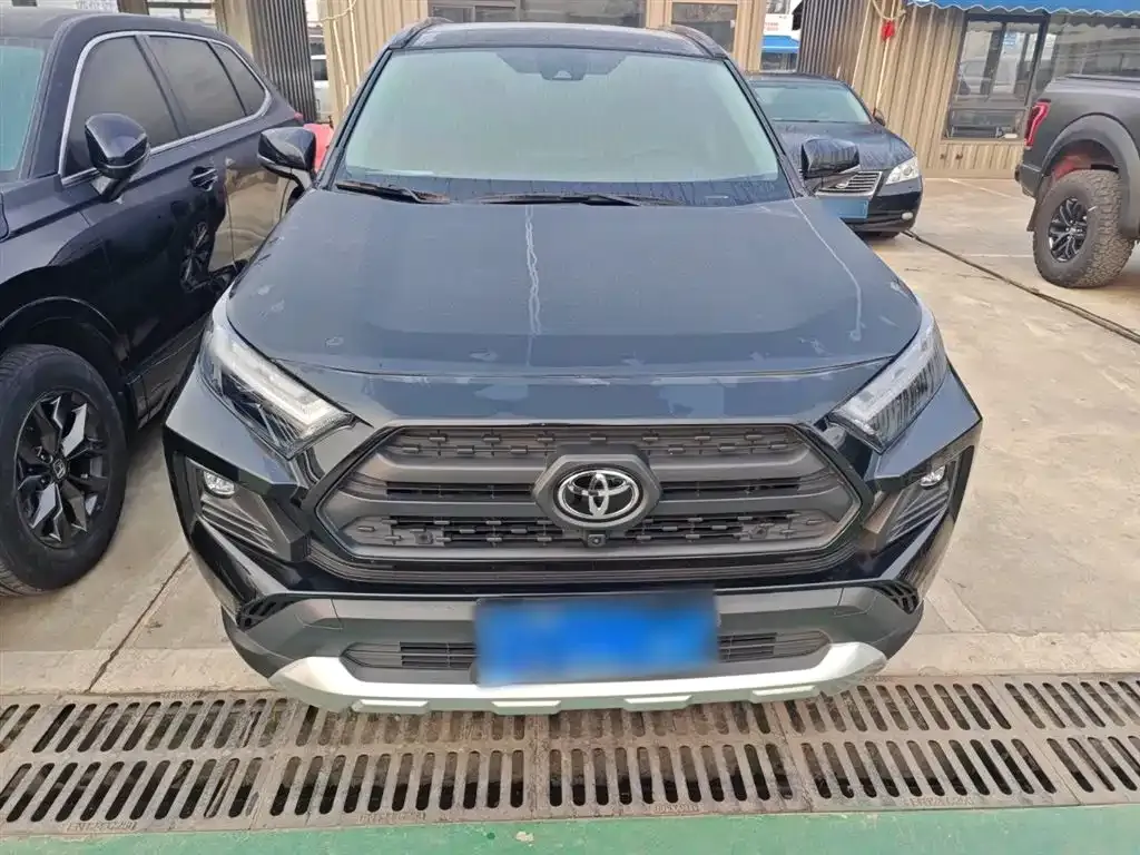 Toyota RAV4 — фото 8