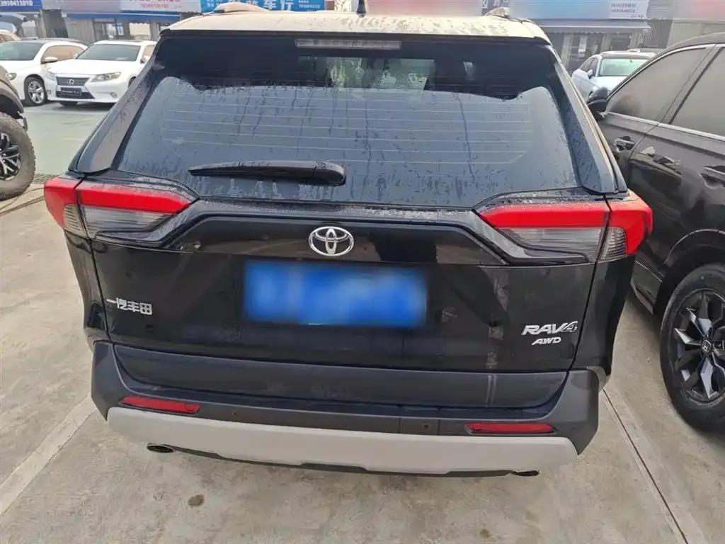 Toyota RAV4 — фото 2
