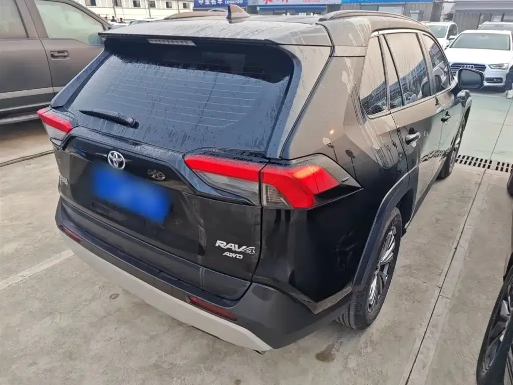 Toyota RAV4 — фото 6