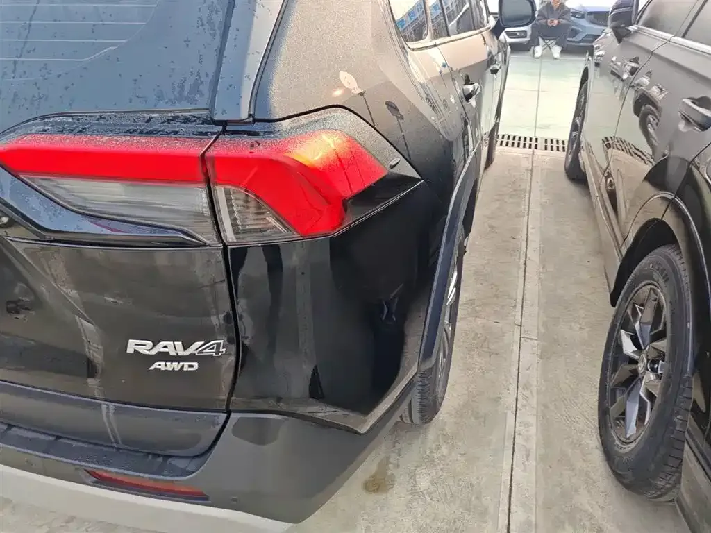 Toyota RAV4 — фото 9
