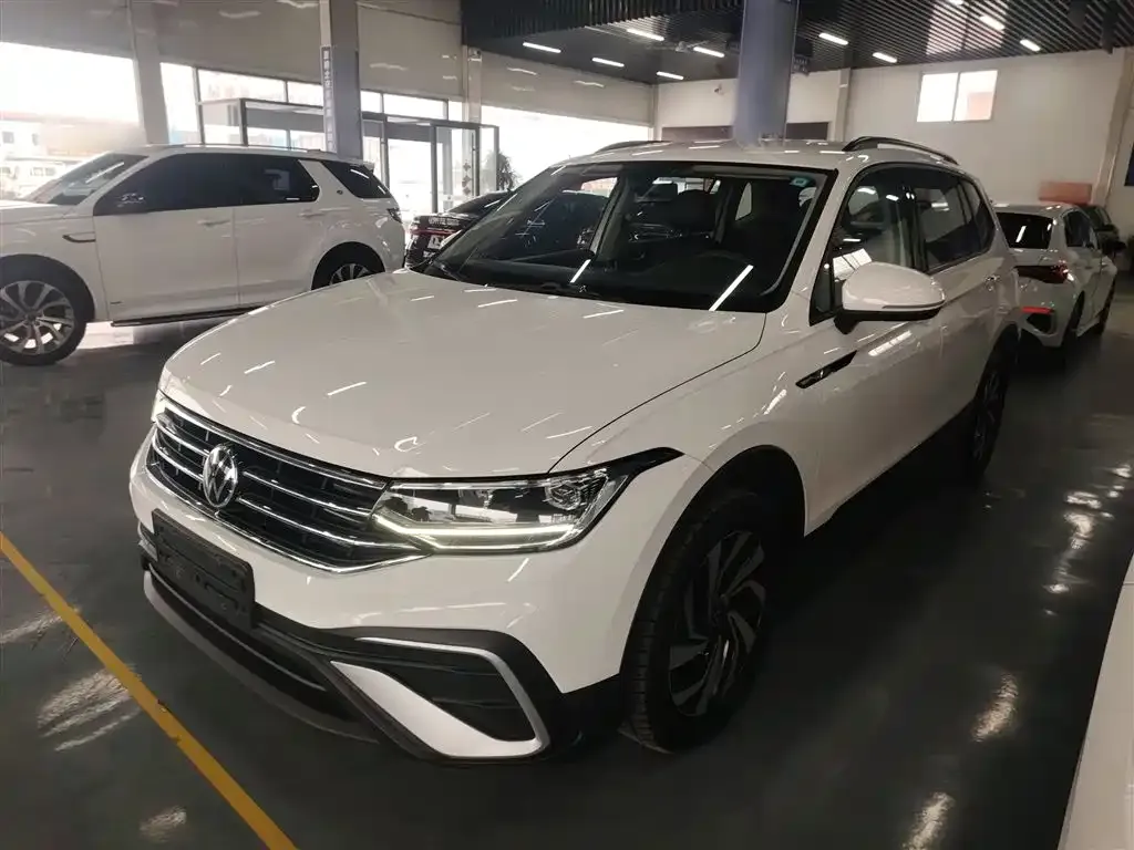 Volkswagen Tiguan L — фото 10