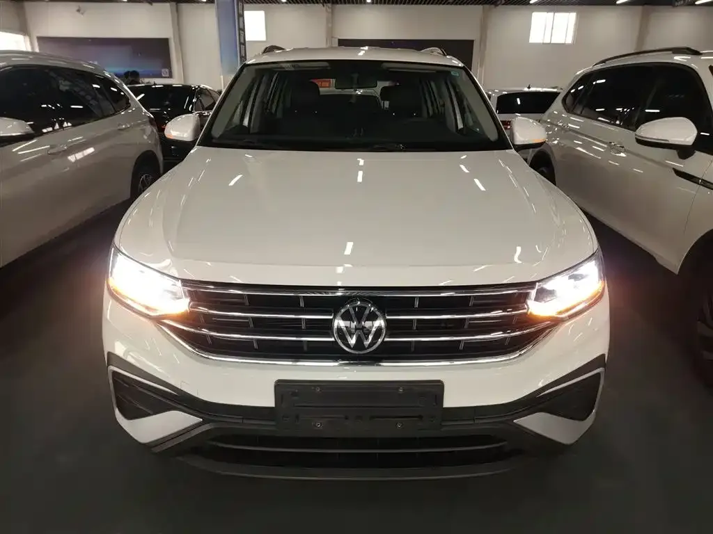 Volkswagen Tiguan L — фото 6