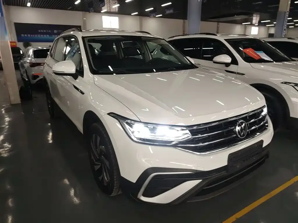Volkswagen Tiguan L — фото 8