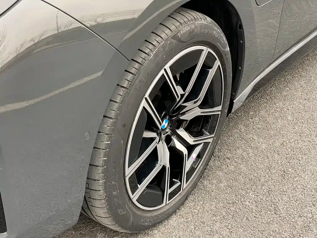 BMW i7 — фото 8