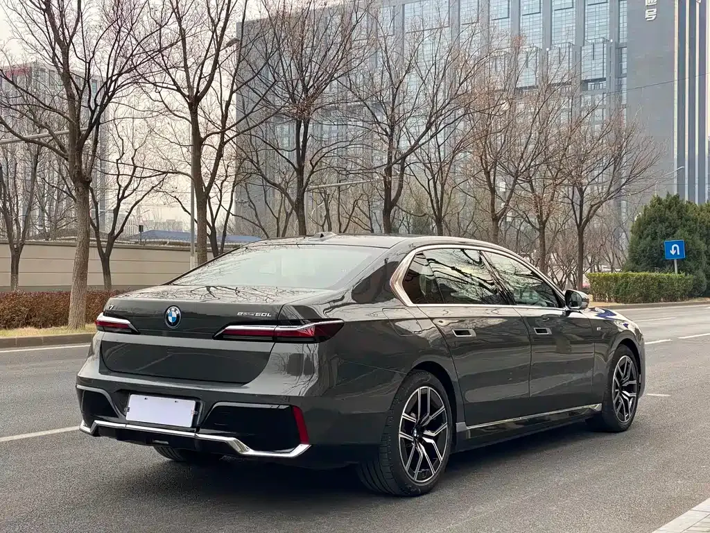 BMW i7 — фото 9