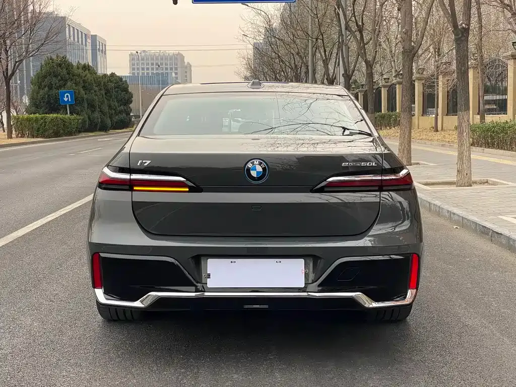 BMW i7 — фото 7