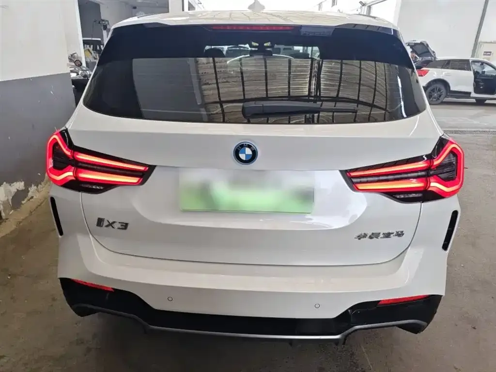 BMW iX3 — фото 6