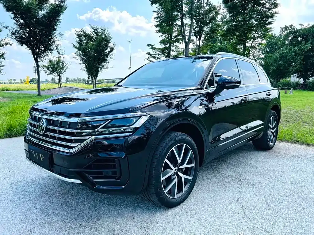Volkswagen Touareg — фото 1