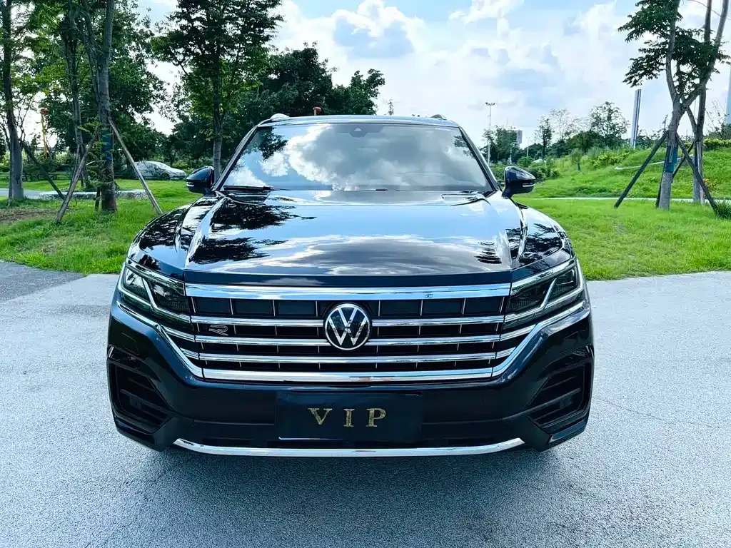 Volkswagen Touareg — фото 7