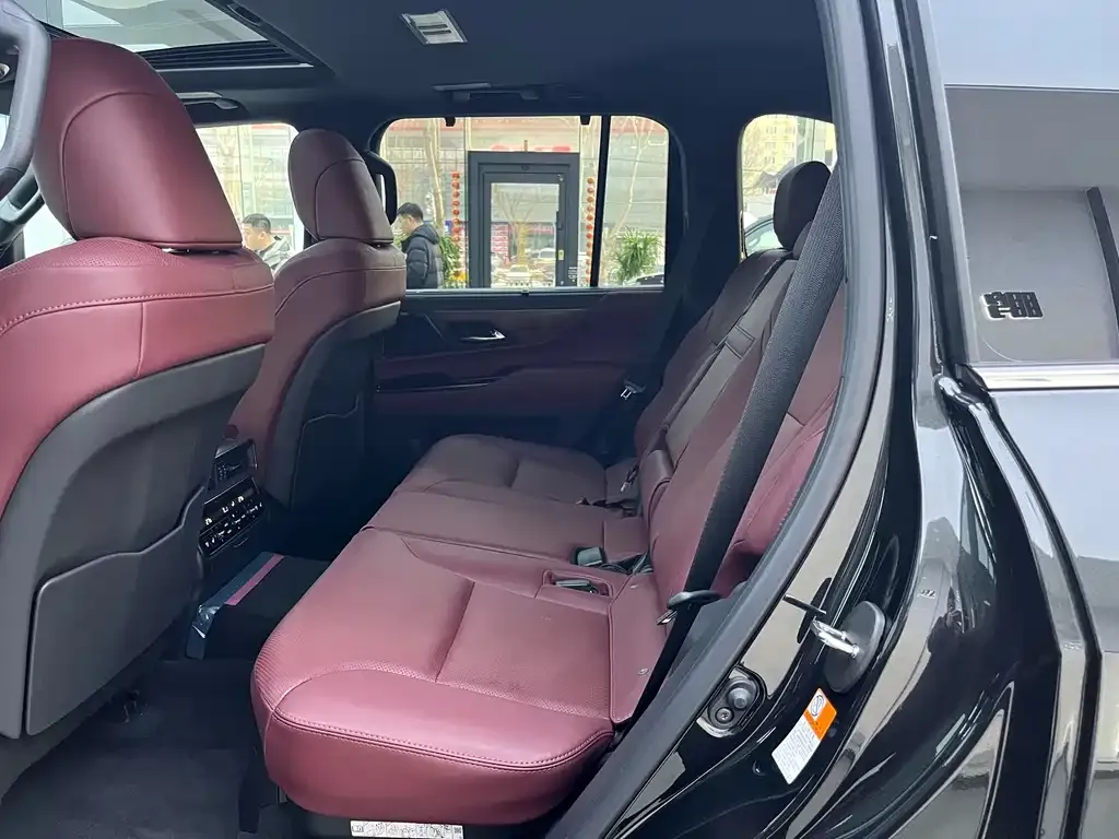 Lexus LX — фото 8
