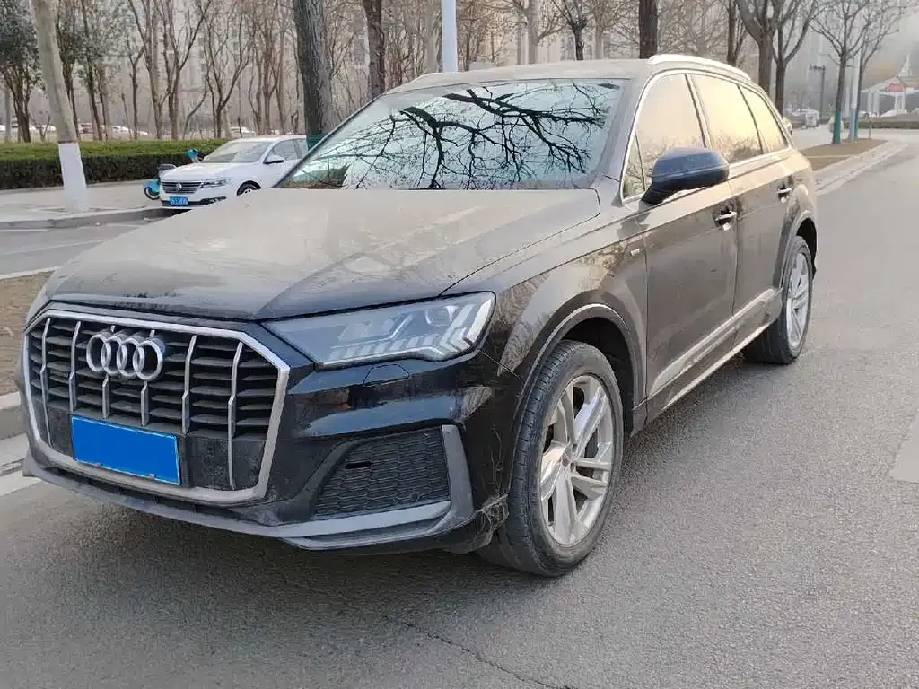 Audi Q7 — фото 1