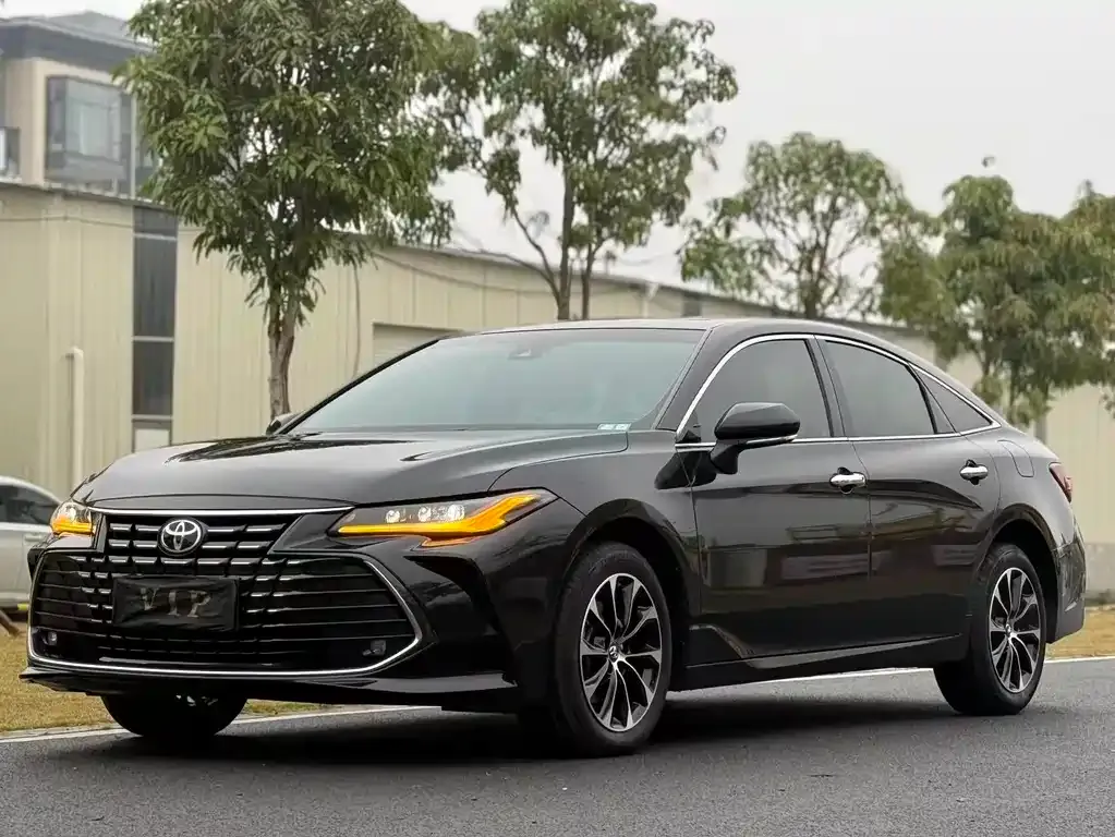 Toyota Avalon — фото 1