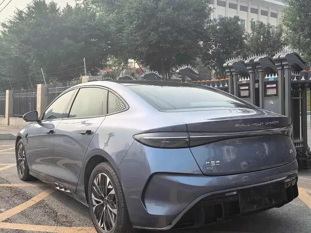 BYD Seal — фото 10