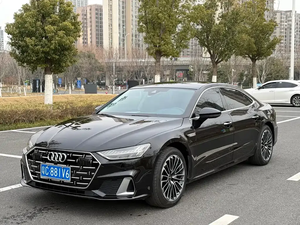 Audi A7L — фото 1