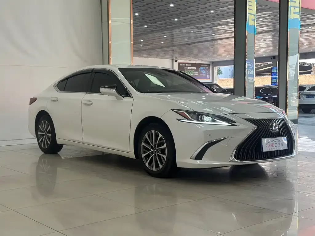 Lexus ES — фото 10