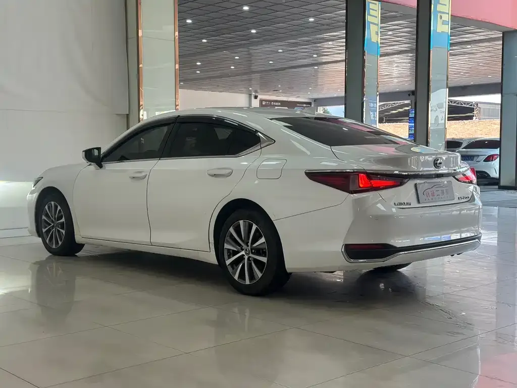 Lexus ES — фото 9