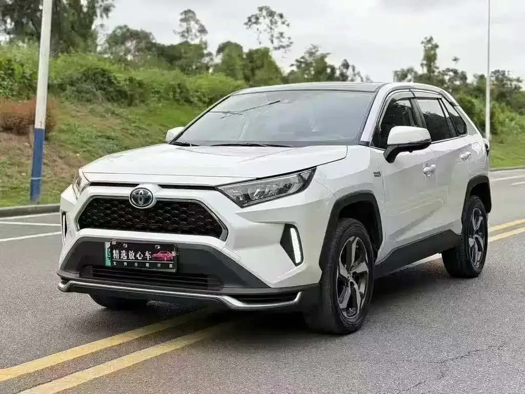 Toyota RAV4 Prime — фото 1
