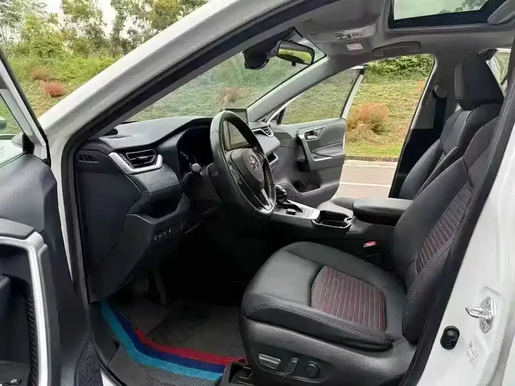 Toyota RAV4 Prime — фото 9