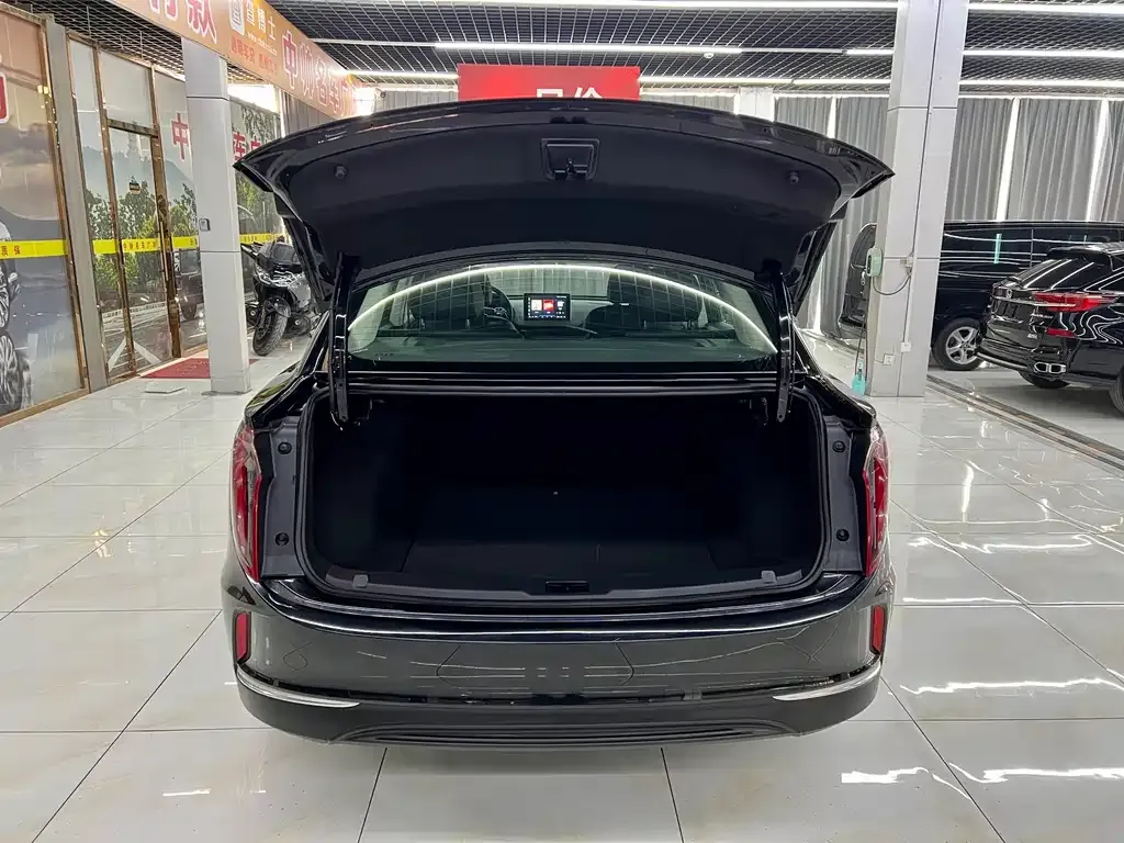Hongqi E-QM5 — фото 3