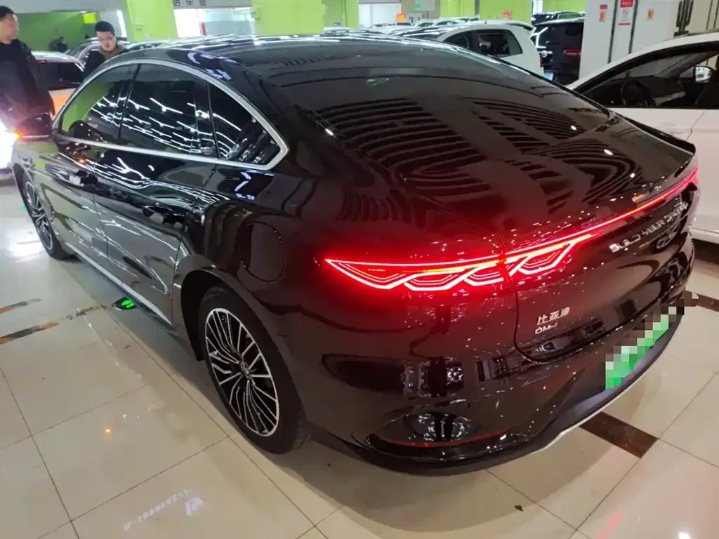 BYD Han — фото 10