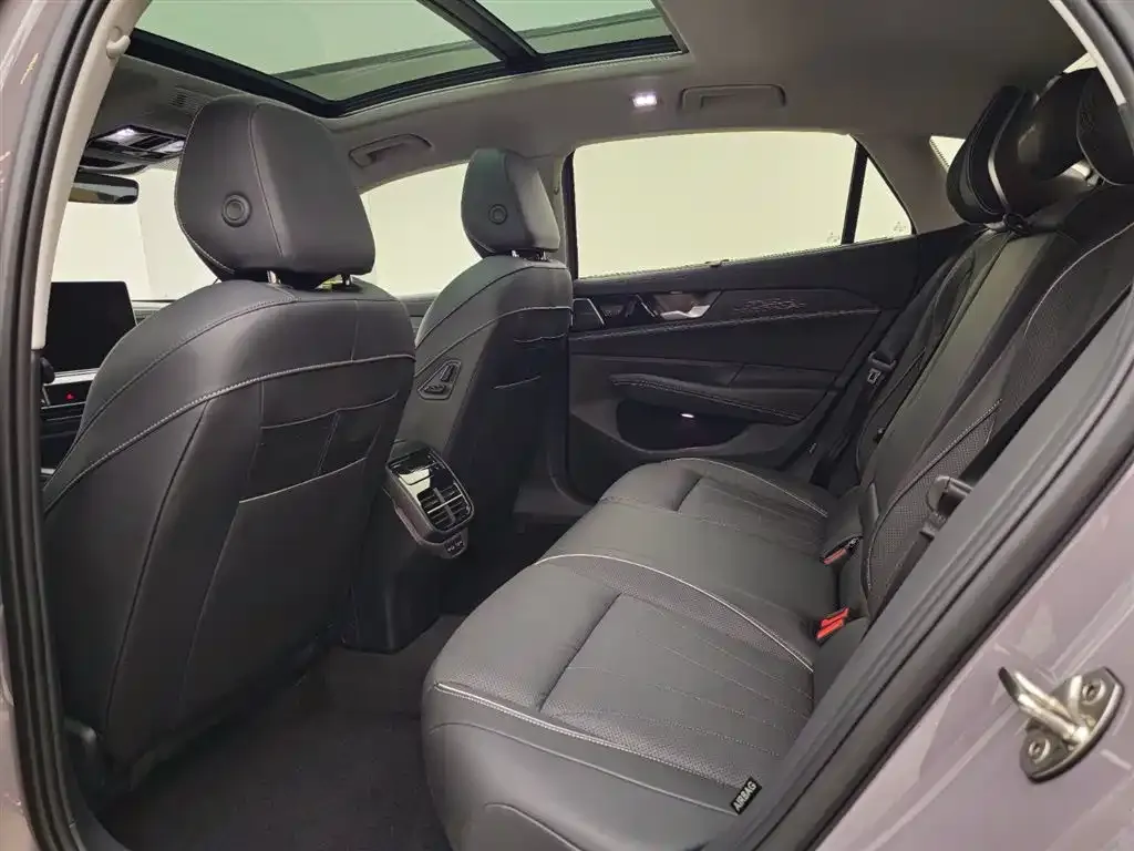 Volkswagen Passat — фото 10
