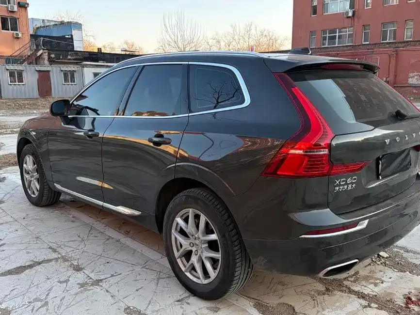 Volvo XC60 — фото 8