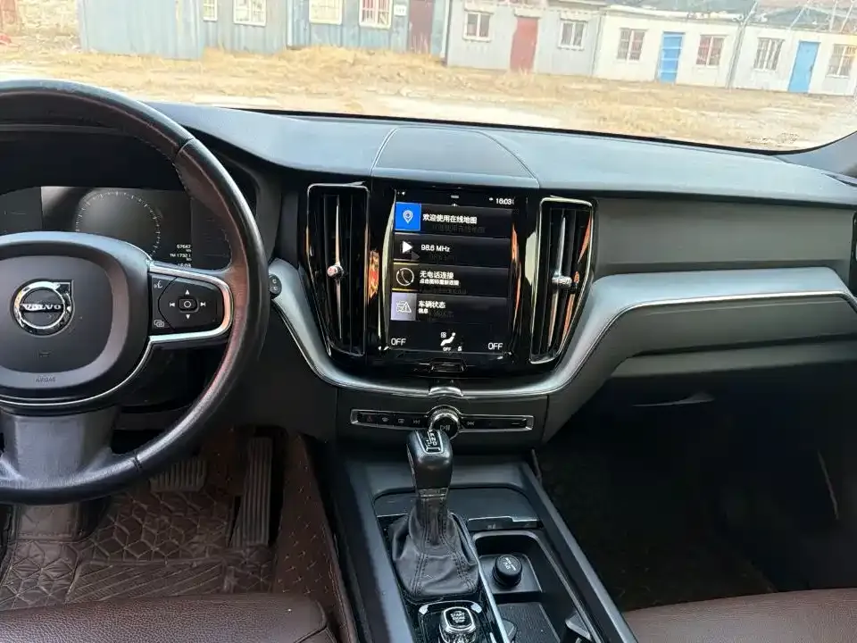 Volvo XC60 — фото 4