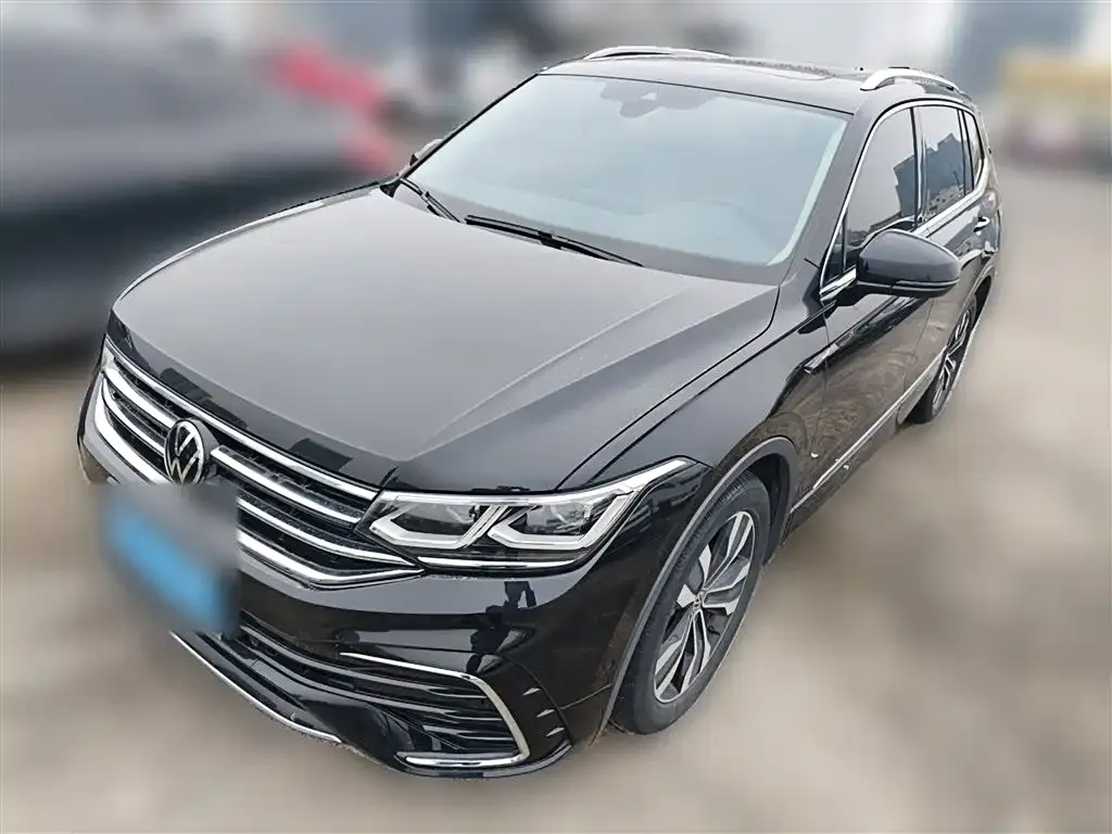Volkswagen Tiguan L — фото 1