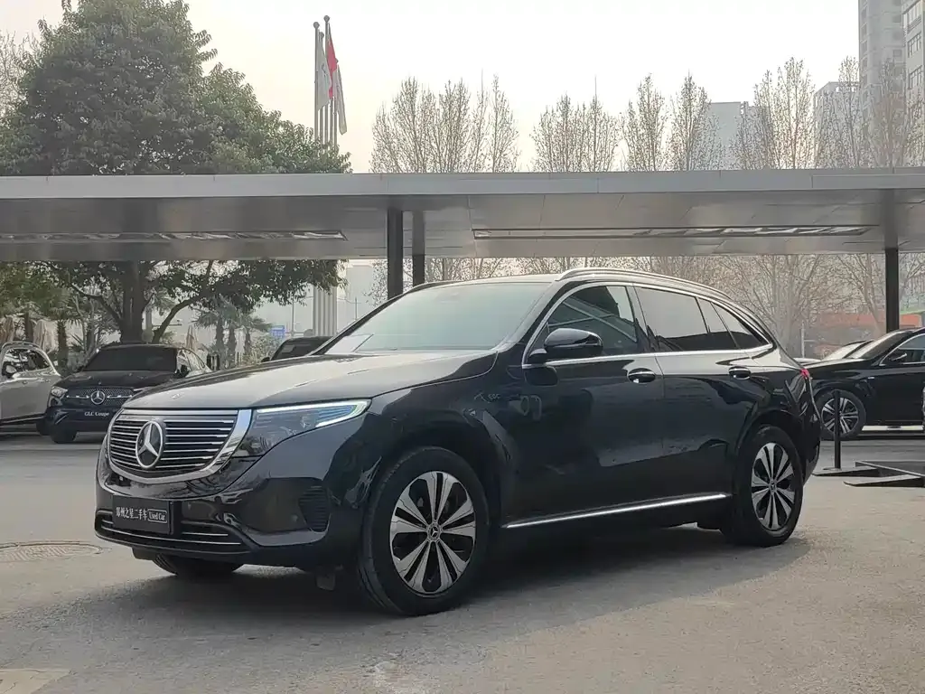 Mercedes-Benz EQC — фото 1