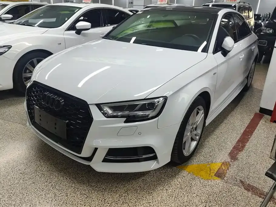 Audi A3 — фото 1
