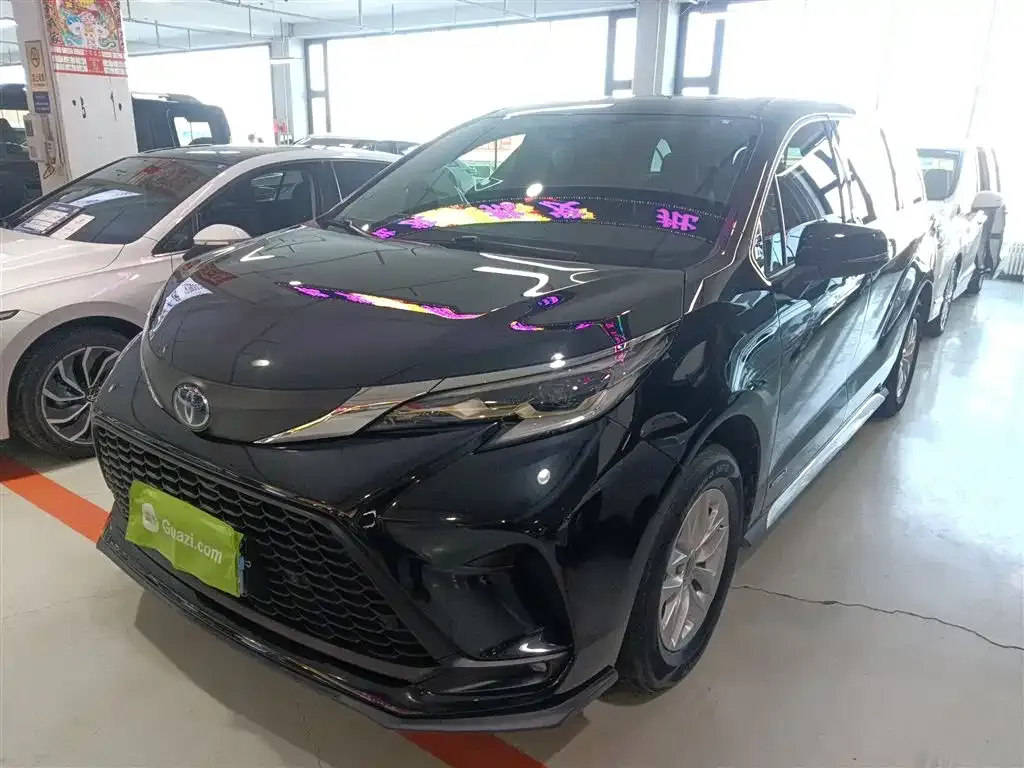 Toyota Granvia — фото 1