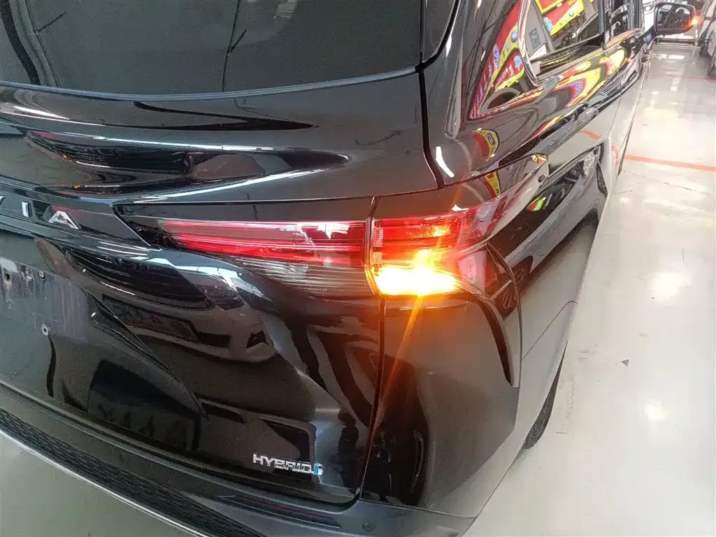 Toyota Granvia — фото 9
