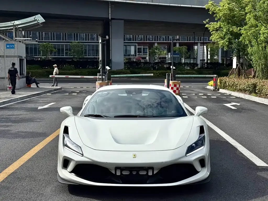 Ferrari F8 — фото 1