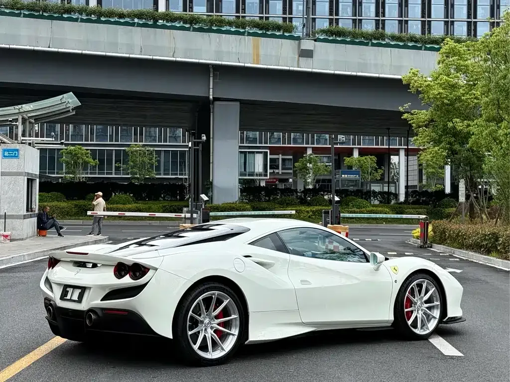 Ferrari F8 — фото 8