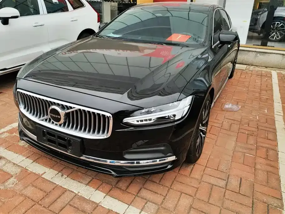 Volvo S90 — фото 1