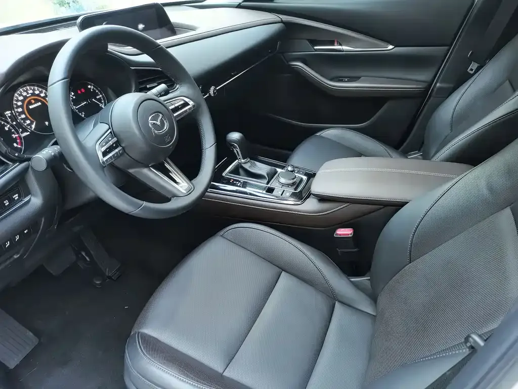 Mazda CX-30 — фото 10